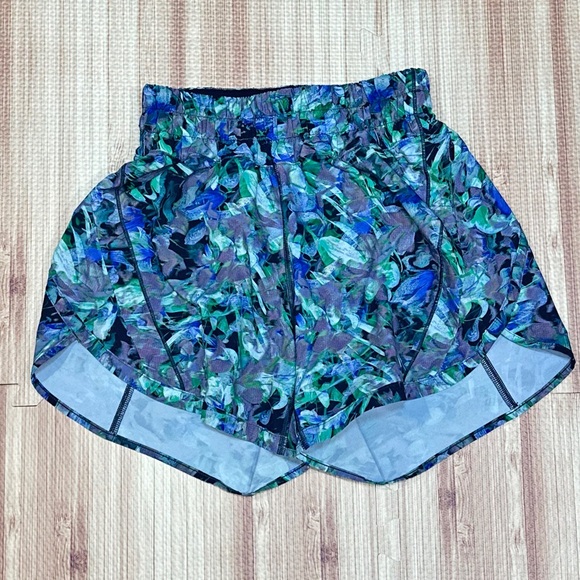 Lululemon Track That Mid-Rise Shorts in Rapid Flourish Multi [AA215] - Picture 1 of 8